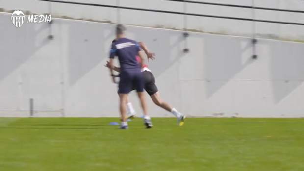 Cavani and Valencia prepare to face Osasuna